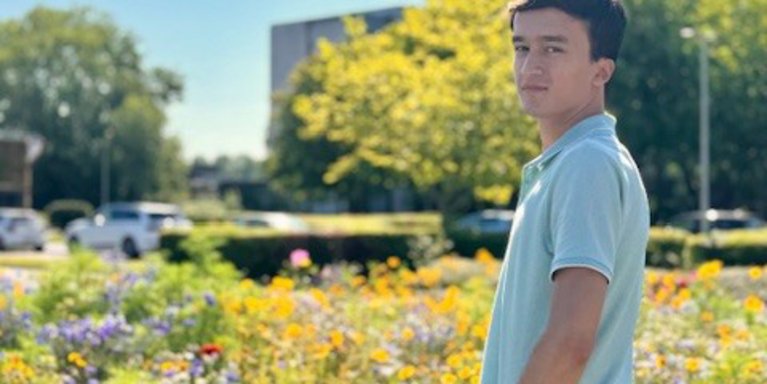 BU: Muslihiddini nimmt am Sommerdeutschkurs am Meer 2025 am Campus Wilhelmshaven teil (Bild: Jade HS/S. Oetken)  