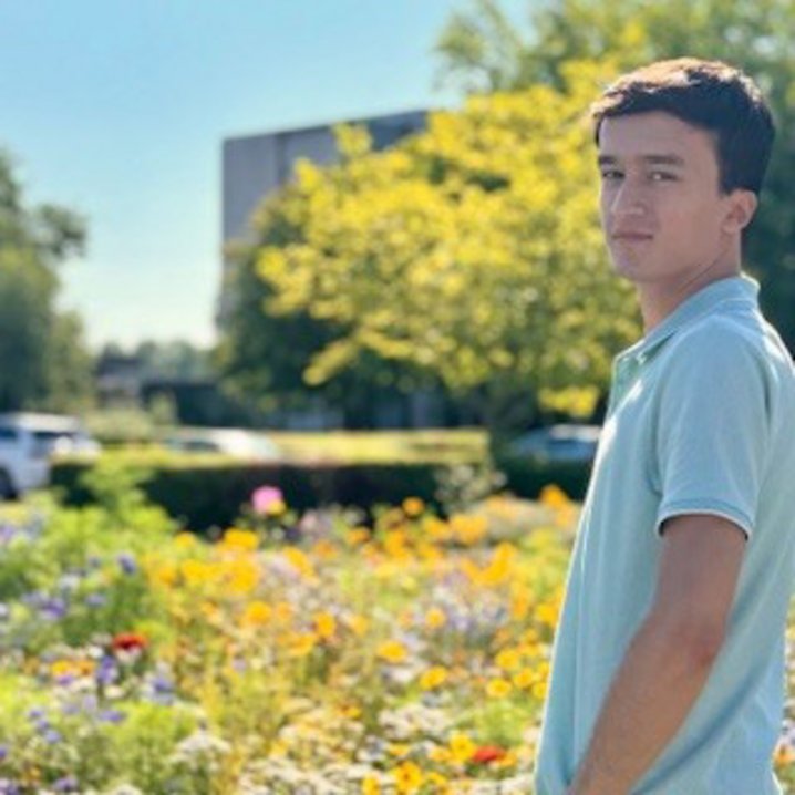 BU: Muslihiddini nimmt am Sommerdeutschkurs am Meer 2025 am Campus Wilhelmshaven teil (Bild: Jade HS/S. Oetken)