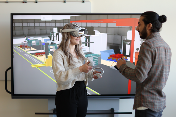Studierenden arbeiten in der Virtuellen Fabrik