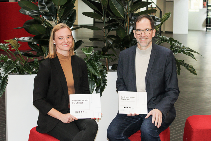 Nathalie Skliniorz und Prof. Dr.-Ing. Holger Saß (Bild: Jade HS/Maritje Sanders)
