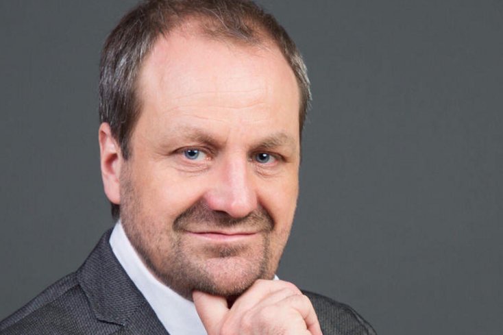 Prof. Dr. Enno Schmoll.