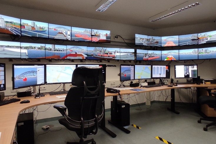 Instruktorraum im Schiffsführungssimulator