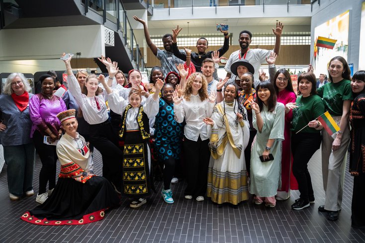 Auf der internationalen Messe am Studienort Wilhelmshaven stellten die Studierenden ihre Heimatländer vor (Foto: Jade HS/Letje Malle)