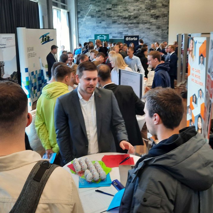 Kontaktmesse am Campus Elsfleth (Foto: Thorsten Löffler/Jade HS)