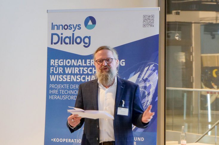 André Mantay erläutert seine Thesen zur Energieeinsparung (Foto: Jan Jesko Mantey/Uni Oldenburg)
