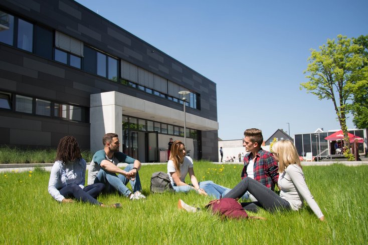 Die Jade Hochschule überzeugt durch ihren Praxisbezug, den engen Kontakt zur Wirtschaft und durch die familiäre Studienatmosphäre. Foto: Bonnie Bartusch/Jade HS