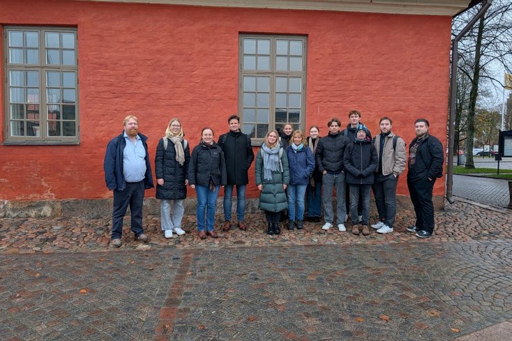 Die Studierende des Studiengangs Bauingenieurwesen erkunden Halmstadt. Die Stadt liegt auf halbem Weg zwischen Malmö und Göteborg. (Foto: Jade HS/Iris Reuther)