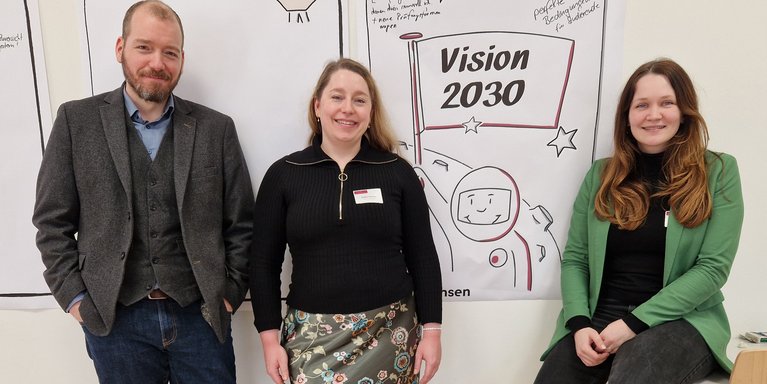(v.l.) Tim Grzabka, Jemima Heubach und Stephanie Baszczok vom Lehr- und Lernzentrum beim Auftakttreffen „Digitale Lehre Hub Niedersachsen“ (DLHN) an der Universität Osnabrück. (Foto: privat)