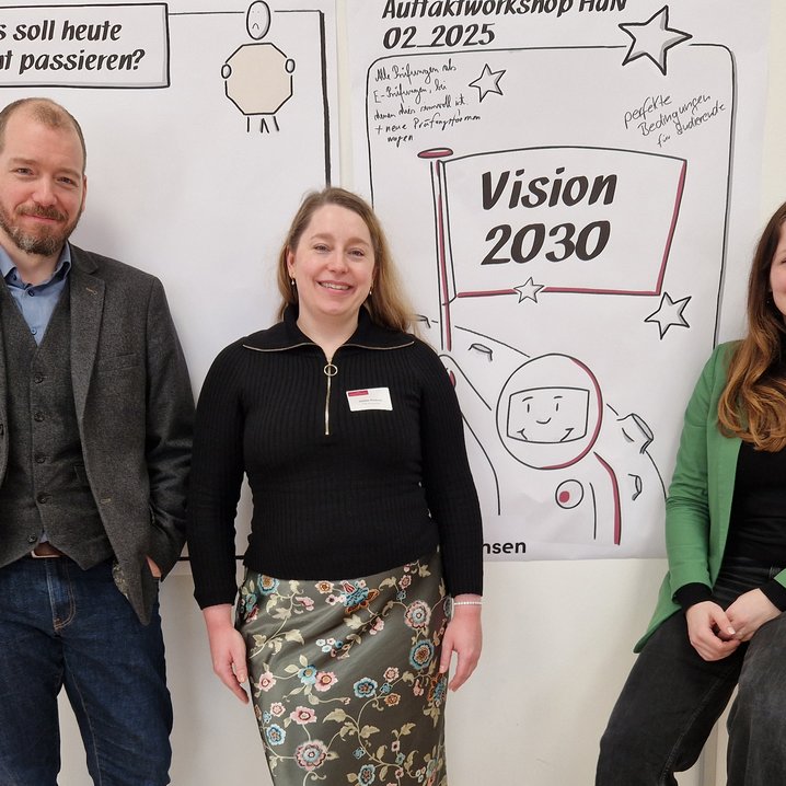 (v.l.) Tim Grzabka, Jemima Heubach und Stephanie Baszczok vom Lehr- und Lernzentrum beim Auftakttreffen „Digitale Lehre Hub Niedersachsen“ (DLHN) an der Universität Osnabrück. (Foto: privat)