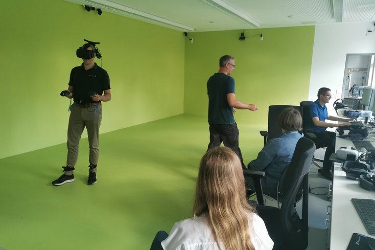 Die "Virtual Reality Brille" im Einsatz (Foto: Jade HS)
