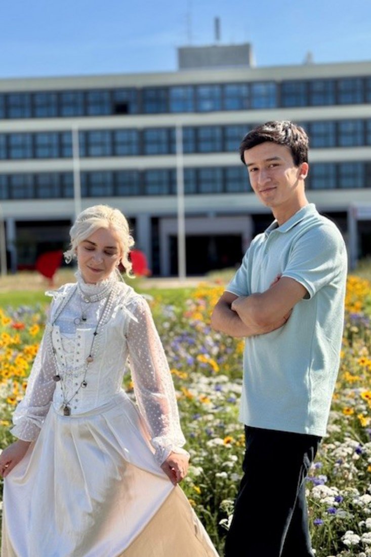 Amelia und Muslihiddini nehmen am Sommerdeutschkurs teil (Bild: Jade HS/S. Oetken)  