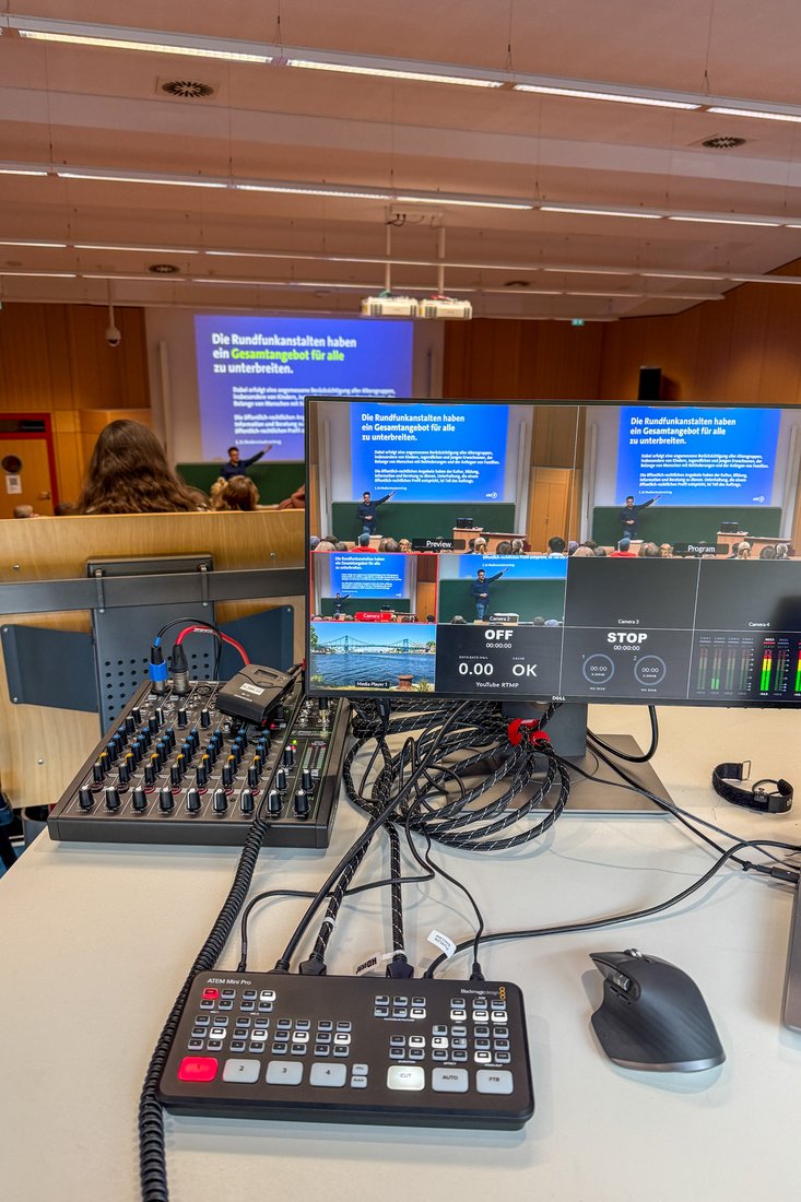 Live-Übertragung des Vortrages für Studierende zuhause (Bild: Jade HS/Niklas Brünagel)