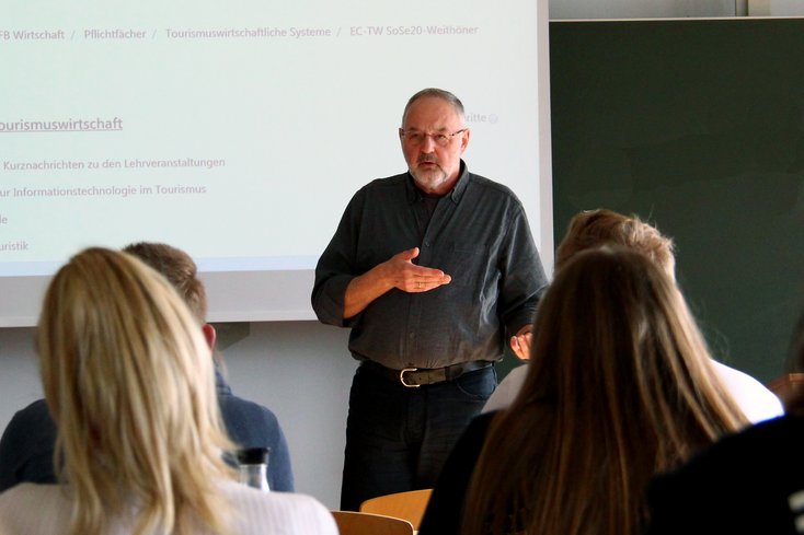 Prof. Dr. Uwe Weithöner trug maßgeblich zur Profilierung des Studiengangs Tourismuswirtschaft bei. (Foto: Gaby Pfeiffer/Jade HS)