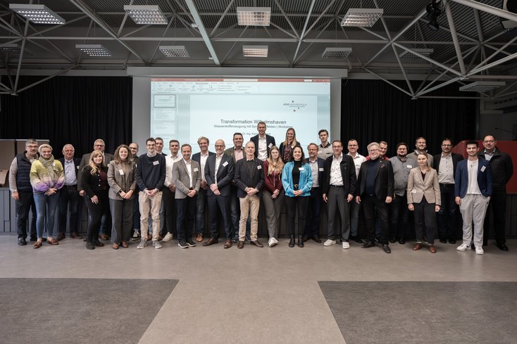 Teilnehmer_innen aus Forschung, Wirtschaft und Industrie kamen zum Workshop „Innovative Wege der Wasserstofferzeugung: Ganzheitliche Prozessketten und Abwärmenutzung“ am Campus Wilhekmshaven zusammen. (Foto: Jade HS)