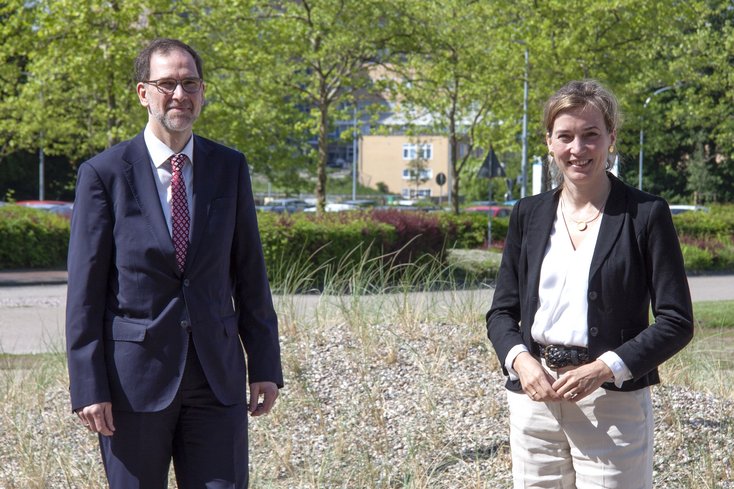 Bundestagsabgeordnete Siemtje Möller sprach mit Vizepräsident Prof. Dr. Holger Saß über Kooperationsmöglichkeiten zwischen Wissenschaft und Wirtschaft in der zukünftigen Energieversorgung. (Foto: Maritje Sander/Jade HS)