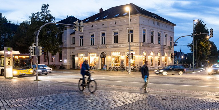 Das ehemalige Café Klinge am Julius-Mosen-Platz (Foto: Andreas Rothaus, Jade HS)
