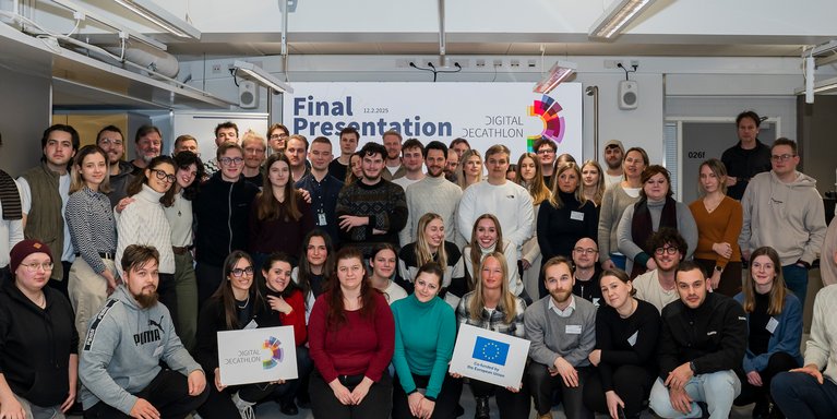 Teilnehmende und Lehrenden des Digital Decathlon (Foto: Ireneusz Czmoch / Politechnika Warszawska)