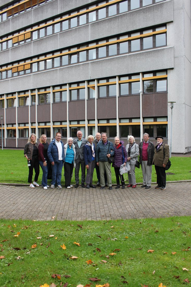 Teilnehmende des Alumni-Treffens mit Lena Sturm, Stefanie Gawe und Prof. Dr. Gerd Hilligweg (Bild: Jade HS)