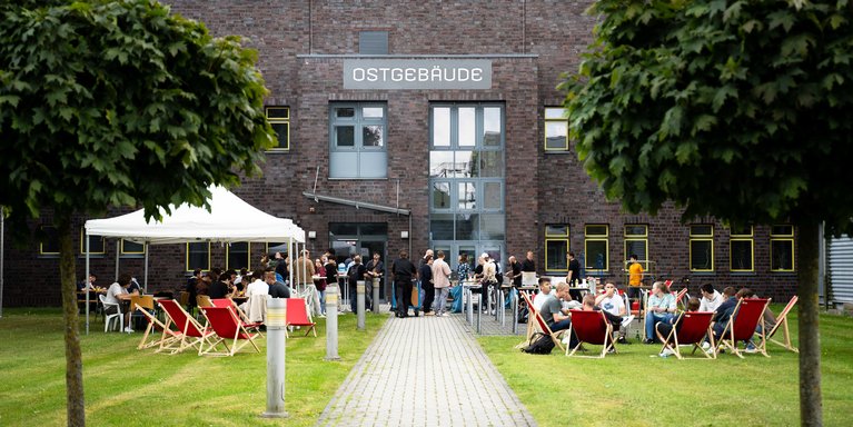 Der Fachbereich Ingenieurwissenschaften lud Studienanfänger_innen zum Kennenlerngrillen auf den Campus ein. (Foto: Jade HS)