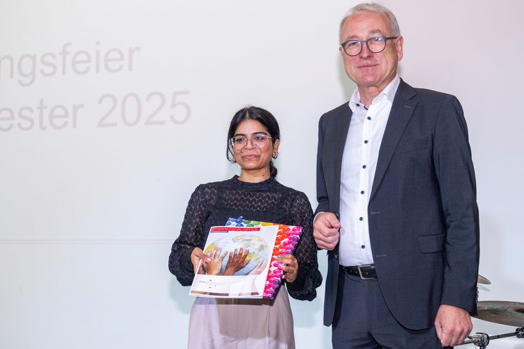 DAAD-Preis-Gewinnern Priya und Prof. Dr. Manfred Weisensee, Präsident der Jade Hochschule (Bild: Sascha Stüber) 