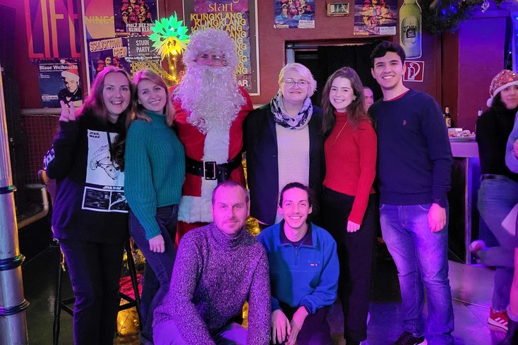Besinnliches Beisammensein statt kühler Hörsaal-Atmosphäre. Die Student_innen schätzen die geselligen Ausflüge mit ihrer Deutsch-Dozentin. (Foto: Jade HS)