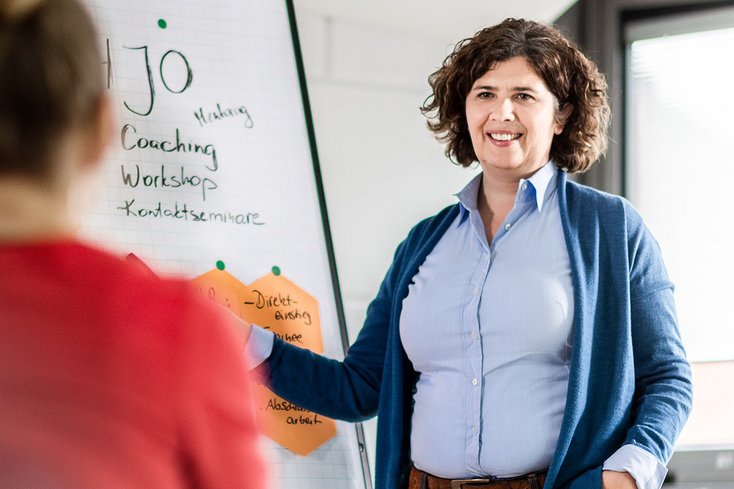 Studierende kommen in der Veranstaltungsreihe „Afterwork bei…“ regelmäßig in Kontakt mit Firmen und erfahren viel über das spätere Berufsleben (Foto: Jade HS)