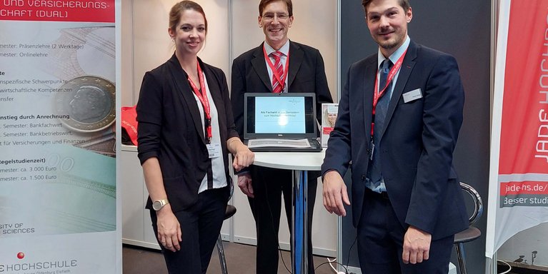 (v.l.n.r.) Henrike Büscher, Prof. Dr. Stefan Janßen, David Skibb auf der Young DKM for Professionals (Foto: Stefan Janßen, Jade-HS)