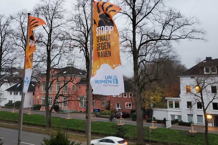 Orange the World Beflaggung in Oldenburg (Foto: Anna Klauke/Jade HS)