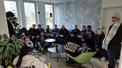 Studierende des Studiengangs Wirtschaftsinformatik auf Exkursion.