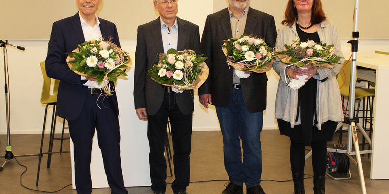 Verabschiedeten sich in den Ruhestand (v.l.): Prof. Dr. Bernd Thoden, Prof. Dr. Jürgen Legler, Prof. Dr. Helmut Kortendieck und Prof. Dr. Ina Feige aus dem Fachbereich Ingenieurwissenschaften (Foto: Jade HS/Alexandra Wegener)