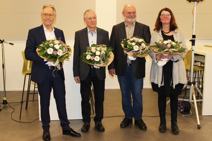 Verabschiedeten sich in den Ruhestand (v.l.): Prof. Dr. Bernd Thoden, Prof. Dr. Jürgen Legler, Prof. Dr. Helmut Kortendieck und Prof. Dr. Ina Feige aus dem Fachbereich Ingenieurwissenschaften (Foto: Jade HS/Alexandra Wegener)