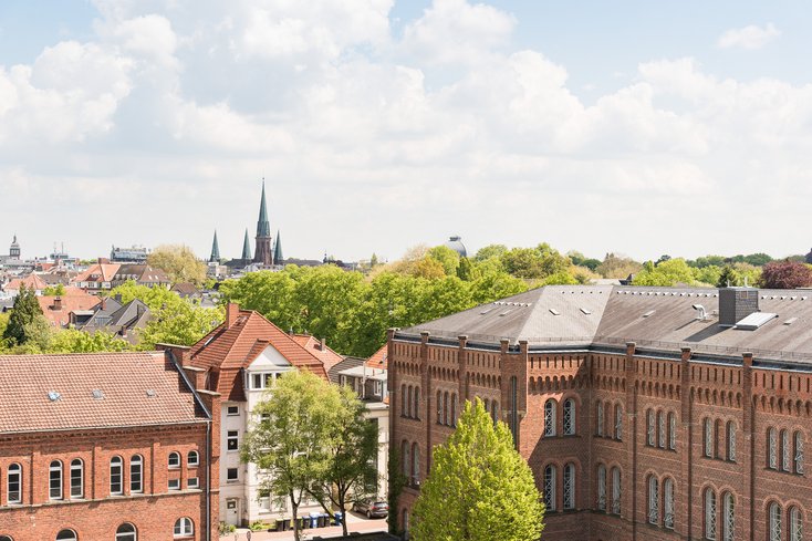 Panoramafoto mit Gebäuden der Jade Hochschule im Vordergrund, Stadt Oldenburg im Hintergrund
