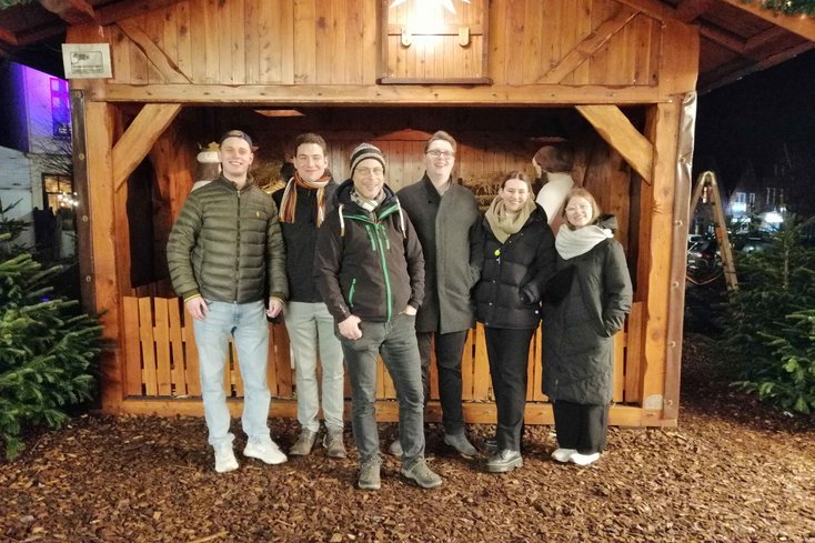 Nach einem gelungenen Tag voller interessanter Präsentationen belohnten sich die Studierenden mit einem Gang über den Weihnachtsmarkt in Jever. (Foto: privat)