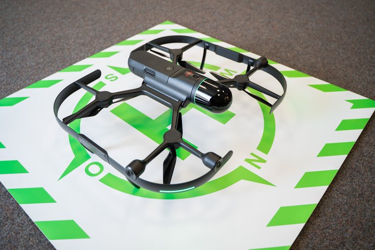 Die Drohne BLK2FLY auf ihrem Start- und Landeplatz