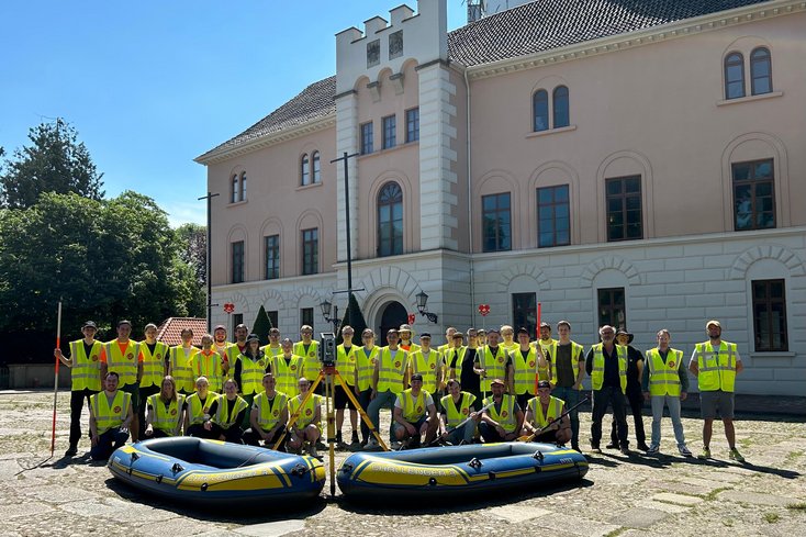 Gruppenbild der Hauptvermessungsübung 2024 in Jever