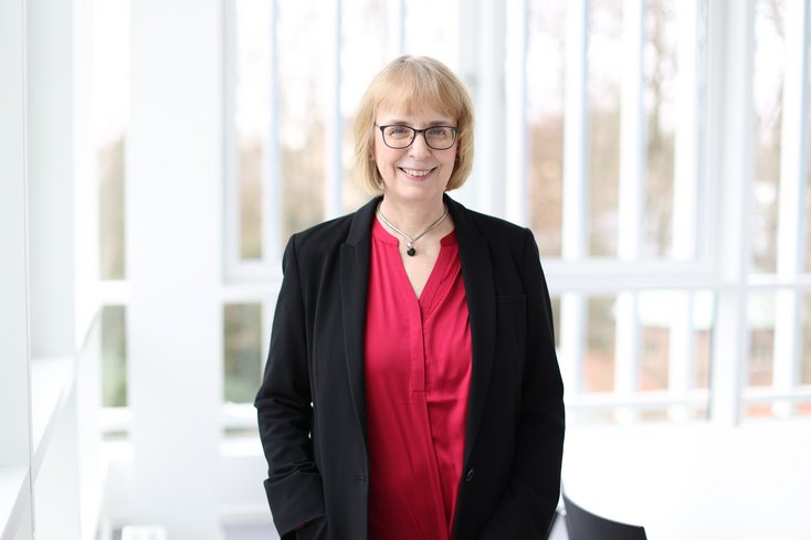 Vizepräsidenten Prof. Dr. Juliane Benra 