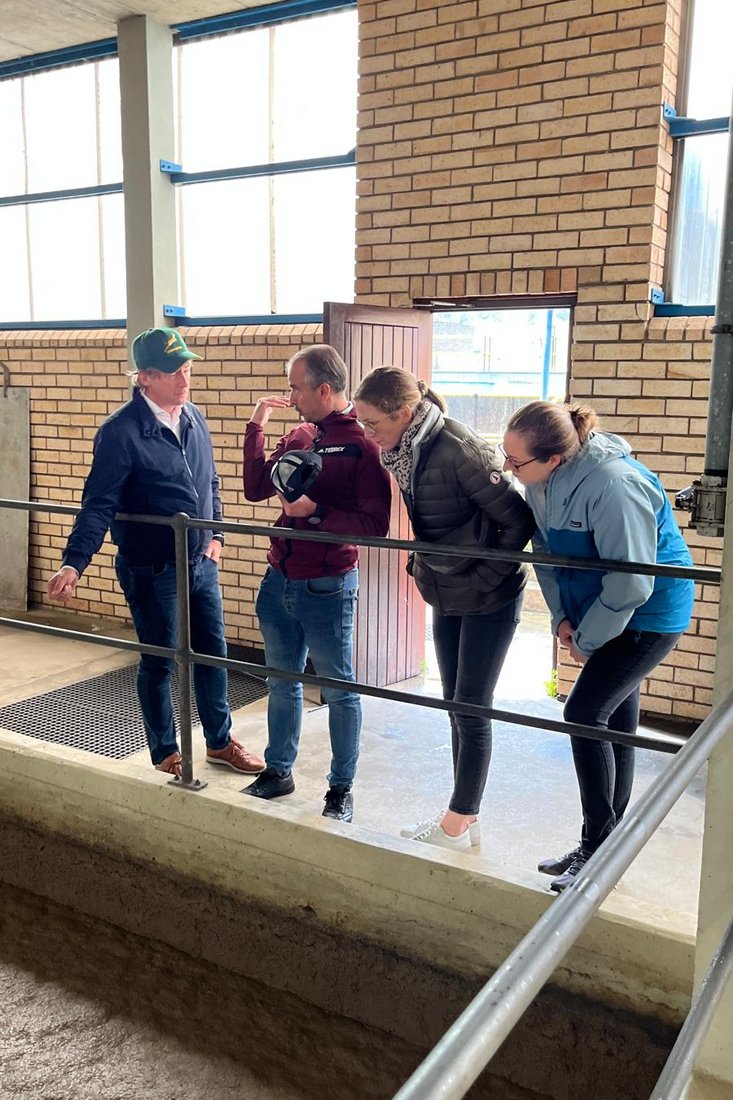 Besichtigung eines Wasserwerks (v.l.): Karsten Specht (Geschäftsführer OOWV und VKU-Vizepräsident), Dr. Manuel Krauss (FiW Aachen), Prof. Dr. Katharina Teuber (Jade Hochschule), Meike Lenzen (OOWV) (Foto: privat)