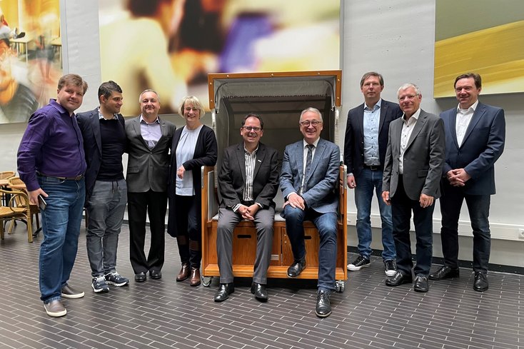 (v. li.) Prof. Alexandre Baratella (Dean of Study Automation and Controls), Prof. Dr. Sebastian Azer, Prof. Guilherme Barucke Marcondes (Vice President of INATEL University), Andrea Menn, Prof. Carlos Nazareth (Director and President of INATEL University), Prof. Dr. Manfred Weisensee, Prof. Dr. Andreas Bahr, Prof. Dr. Jürgen Legler und Prof. Dr. Carsten Tscheuschner (Foto: Jade HS/Regine Zink-Zimmerer)