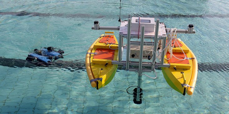 Schiff im Wasserbecken