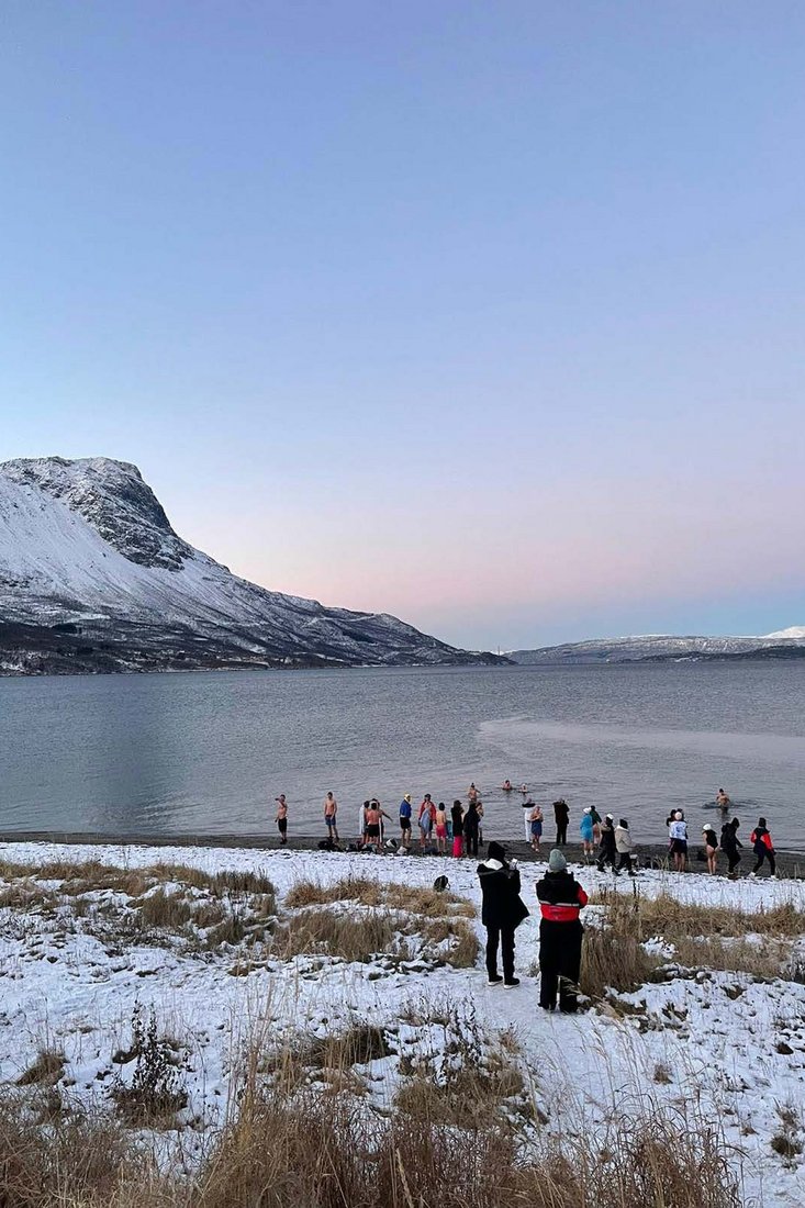 Eisbaden auf der Exkursion nach Lappland (Foto: J. Bregen)