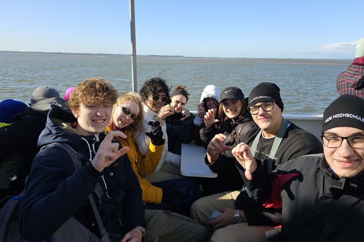 Mit dem Boot ging es zu den Seehundbänken (Foto: Jade HS)