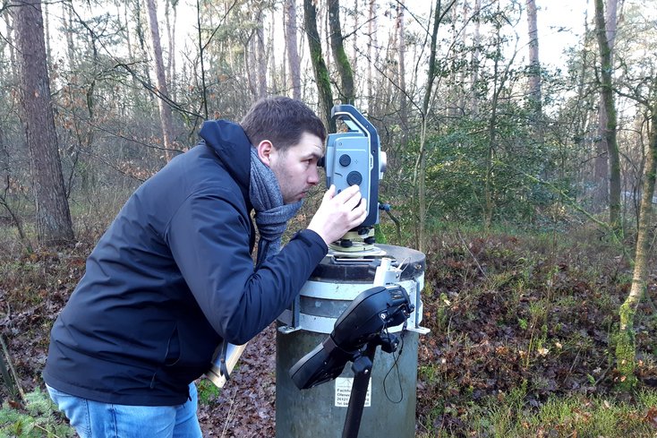 Kalibrierung eines Tachymeters auf der geodätischen Kalibrierstrecke in Sandkrug