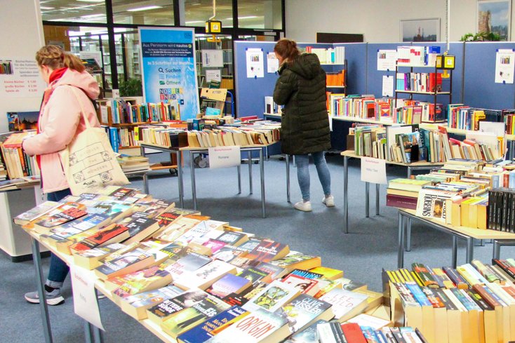 Besucher_innen fanden eine gut sortierte Bücherauswahl vor (Foto: Maritje Sanders/Jade HS)