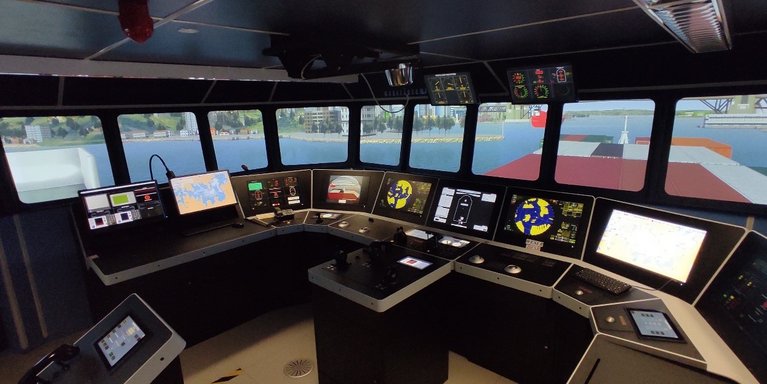 Große Brücke im Schiffsführungssimulator