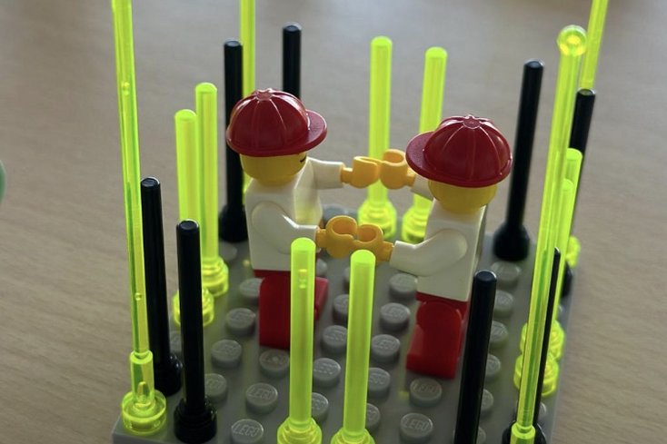 "Ich stehe mir manchmal selbst im Weg", reflektiert ein Teilnehmer im Lego Serious Play Kreativ-Workshop (Foto: Andreas Baumgart, Jade HS)