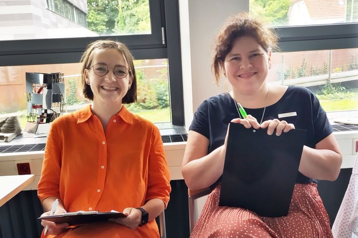 Irene Schürholz, LfbA im Studiengang Hebammenwissenschaft und Anne Gerdes, Kreißsaalleitung und Praxisanleiterin des Marien Hospital Papenburg Aschendorf (Foto: Jade HS/Oda von Rahden)