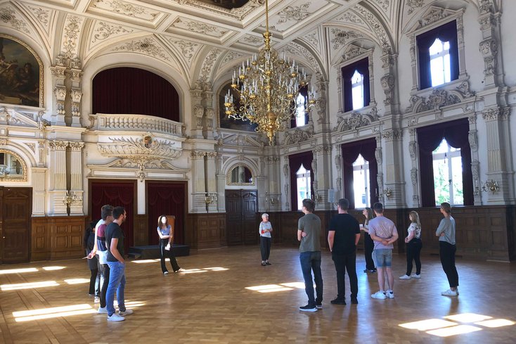 Die Teilnehmer_innen der Exkursion beim Besuch des Landesmuseums für Kunst und Kulturgeschichte im Oldenburger Schloss (Foto: Frank Schüssler/Jade HS)