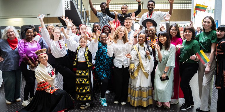 Auf der internationalen Messe am Studienort Wilhelmshaven stellten die Studierenden ihre Heimatländer vor (Foto: Jade HS/Letje Malle)
