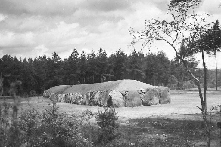 Rekonstruktion von Kleinenkneten I, 1938. (Foto: Archiv Landesmuseum Natur und Mensch Oldenburg)