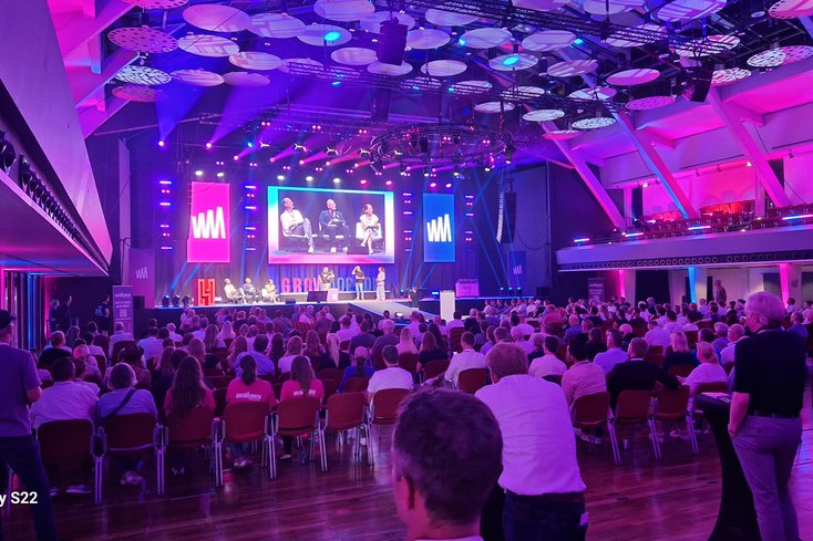 Volle Zuschauerränge beim Growmorrow Zukunftsfestival in Oldenburg. (Foto: Jade HS/Silke Steinkopf)